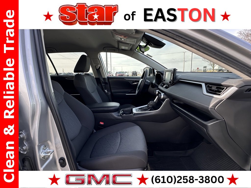 Used 2020 Toyota RAV4 XLE image 8