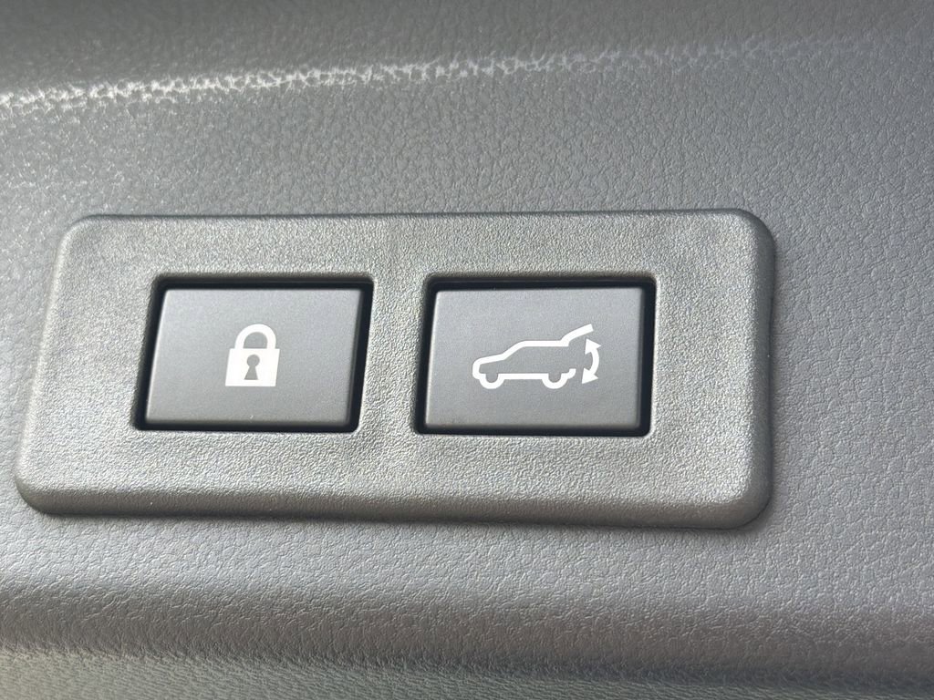 Certified 2025 Subaru Ascent Bronze Edition w/ Onyx Package image 11