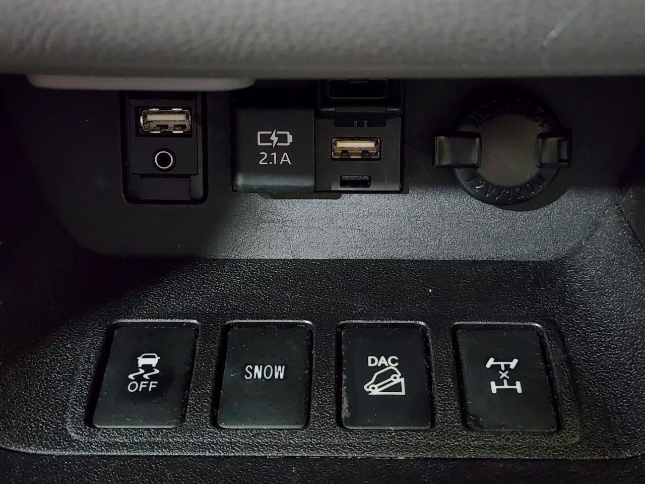 Used 2019 Toyota Highlander XLE AWD/4WD image 24