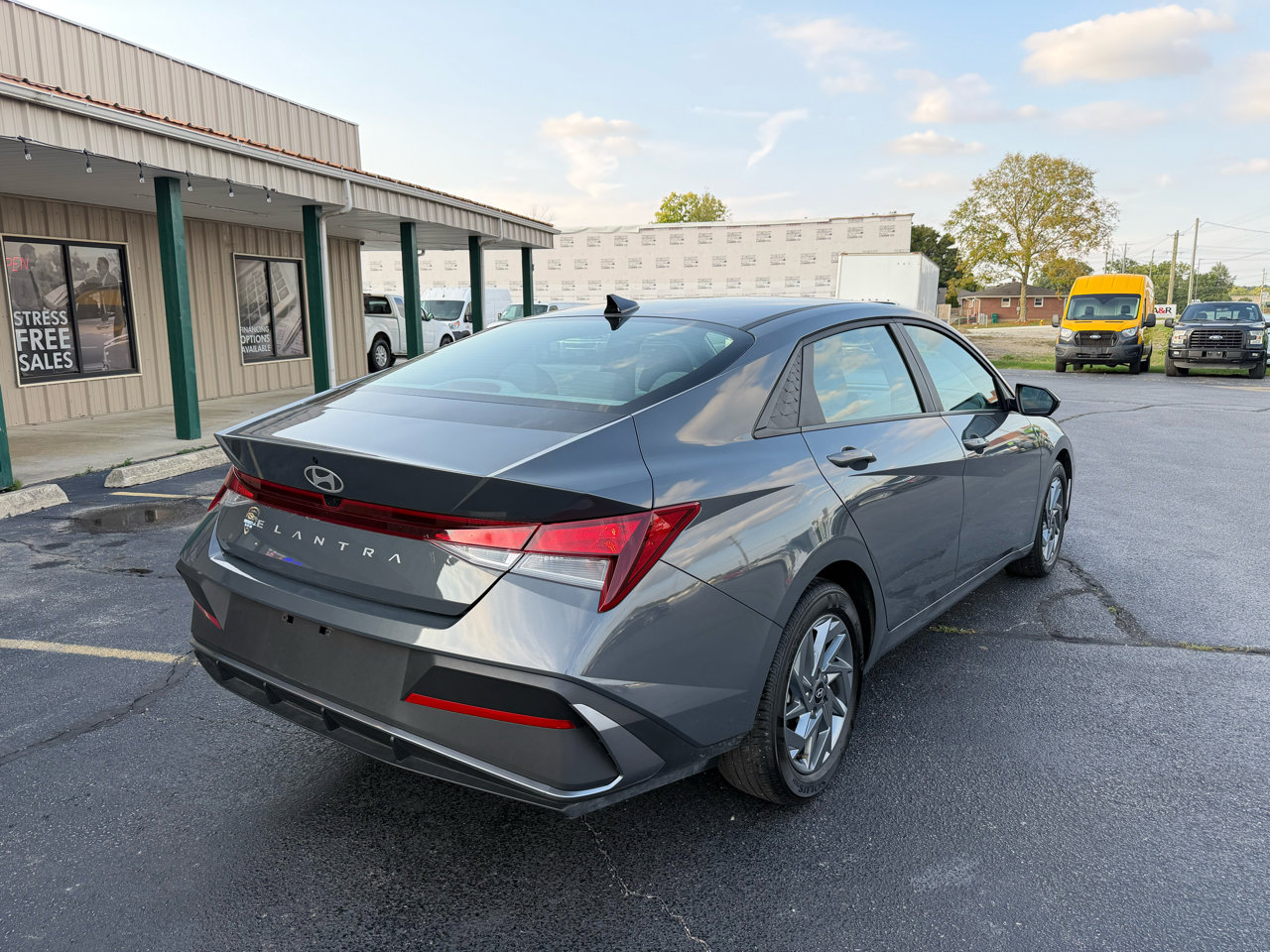 Used 2024 Hyundai Elantra SEL image 3