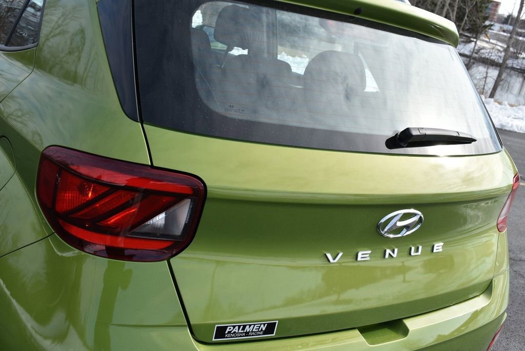 Used 2024 Hyundai Venue SEL image 7