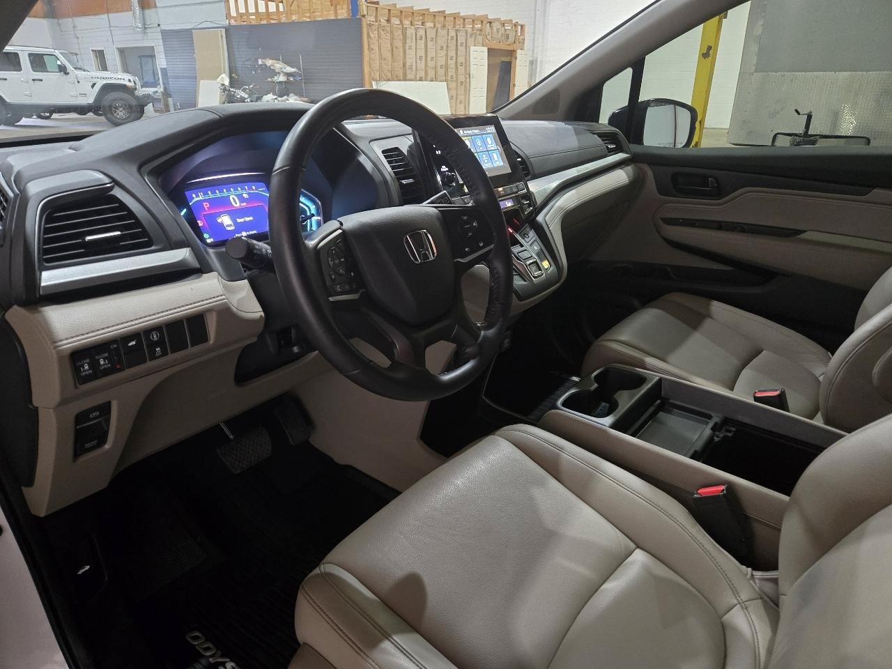 Used 2023 Honda Odyssey EX-L image 3