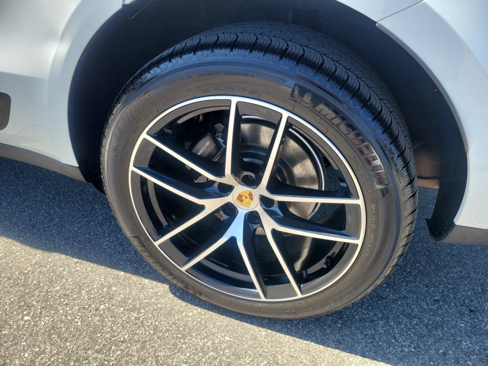 Used 2023 Porsche Macan AWD/4WD image 23