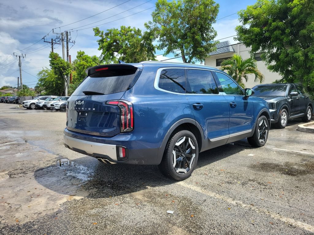 Certified 2024 Kia Telluride EX w/ EX Captain's Chair Package FWD image 10