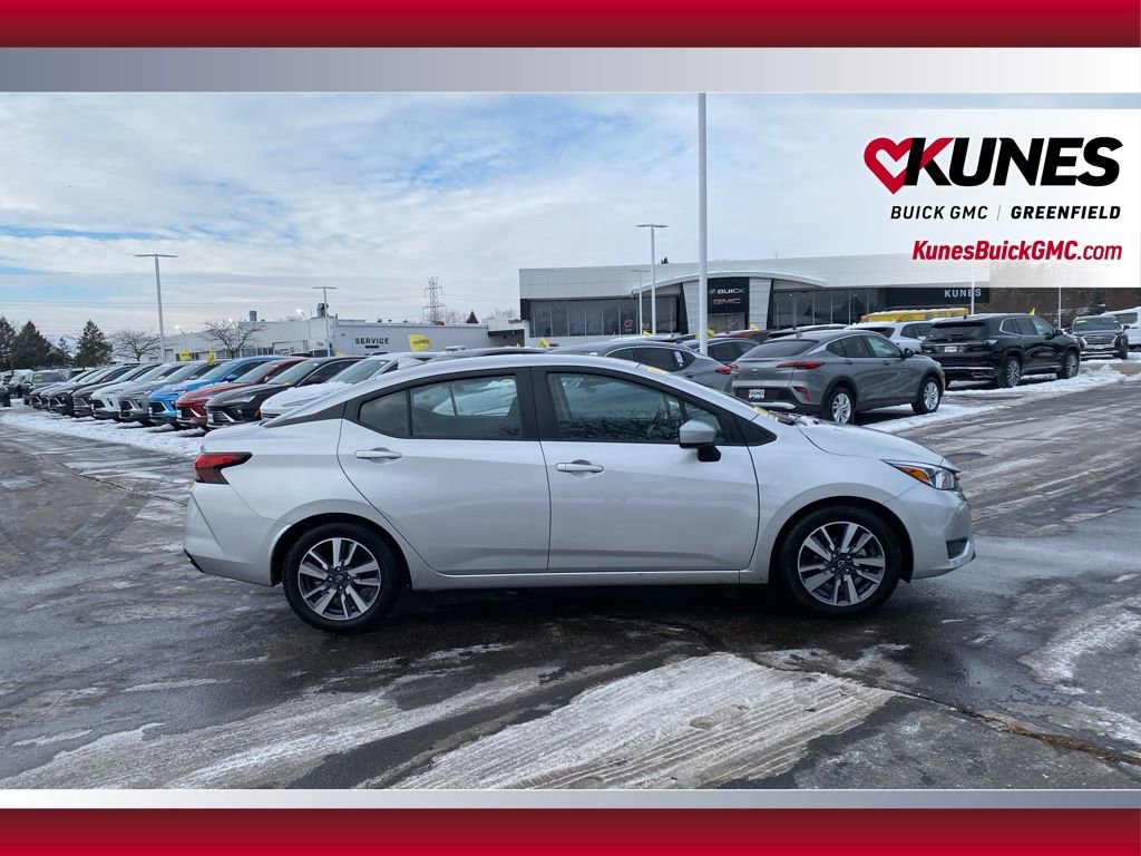 Used 2023 Nissan Versa SV image 3
