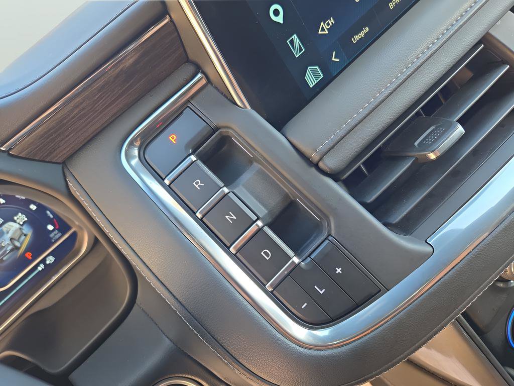 Used 2023 Chevrolet Suburban Z71 w/ Luxury Package image 36