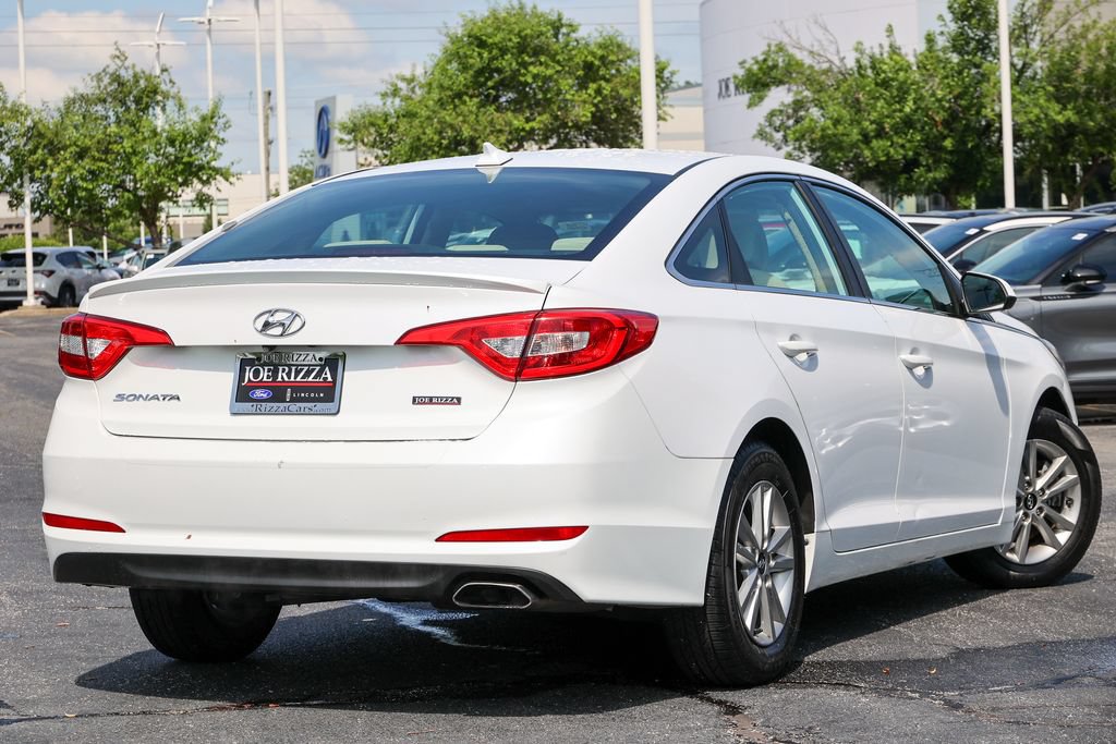Used 2015 Hyundai Sonata SE w/ Option Group 09 FWD image 3