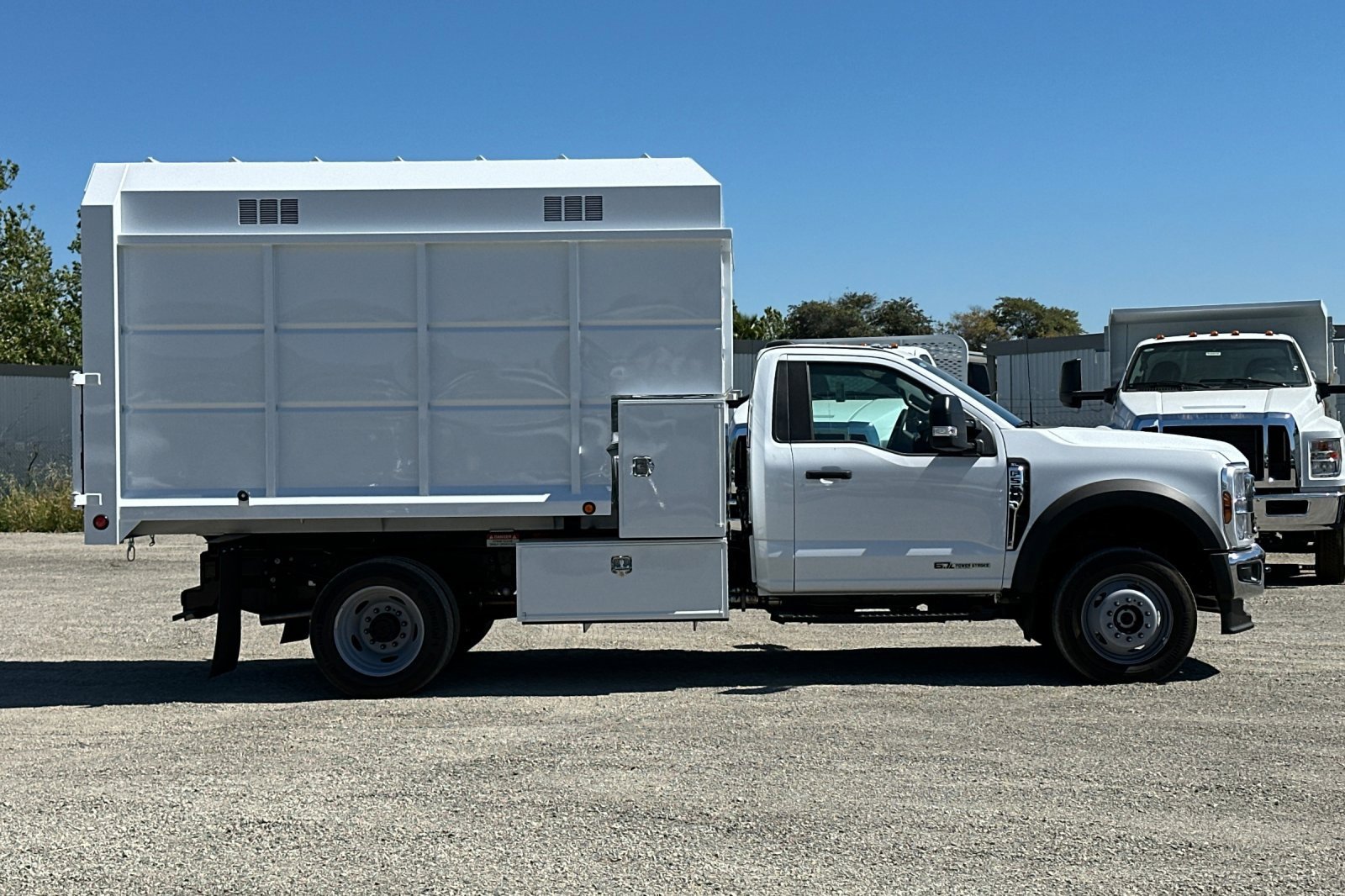 New 2024 Ford F550 4x4 Regular Cab Super Duty image 3