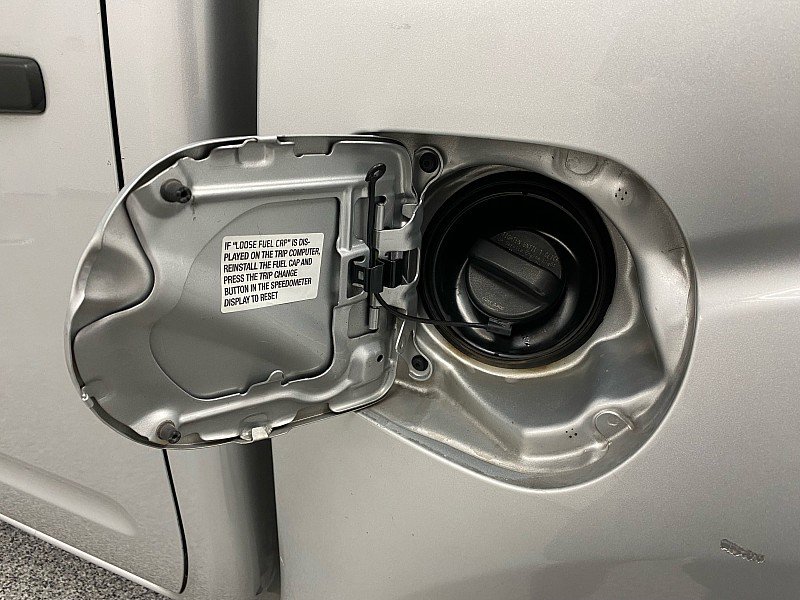 Used 2016 Nissan Frontier SV image 26