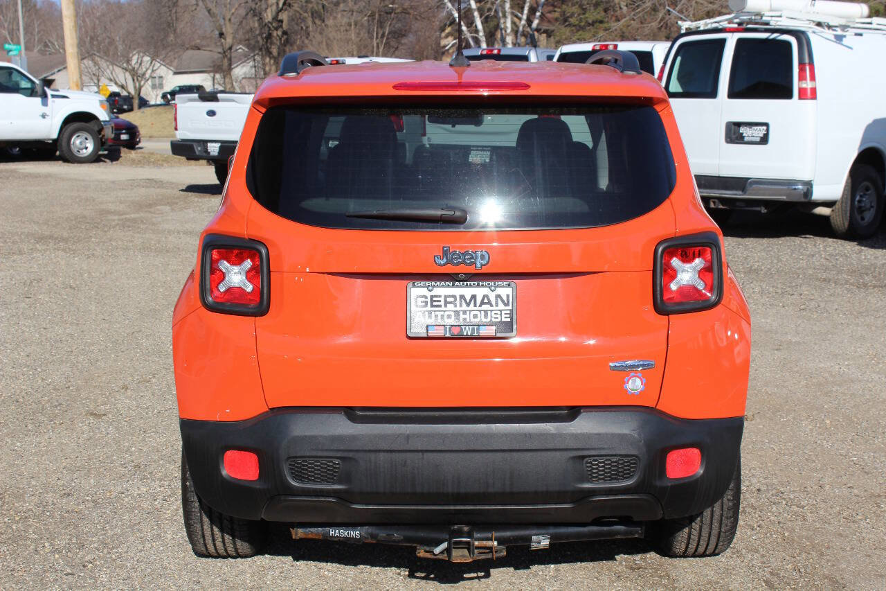 Used 2016 Jeep Renegade Latitude w/ Cold Weather Group FWD image 6