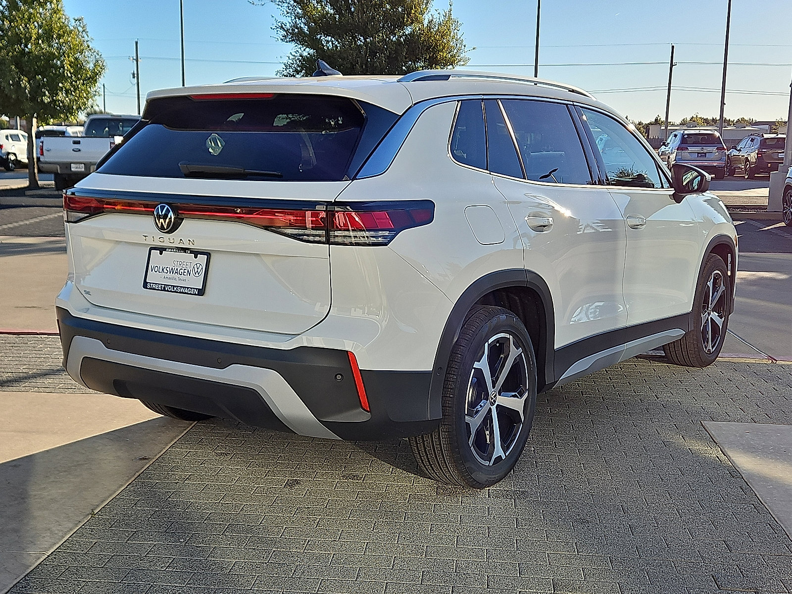 New 2026 Volkswagen Tiguan SE FWD image 3