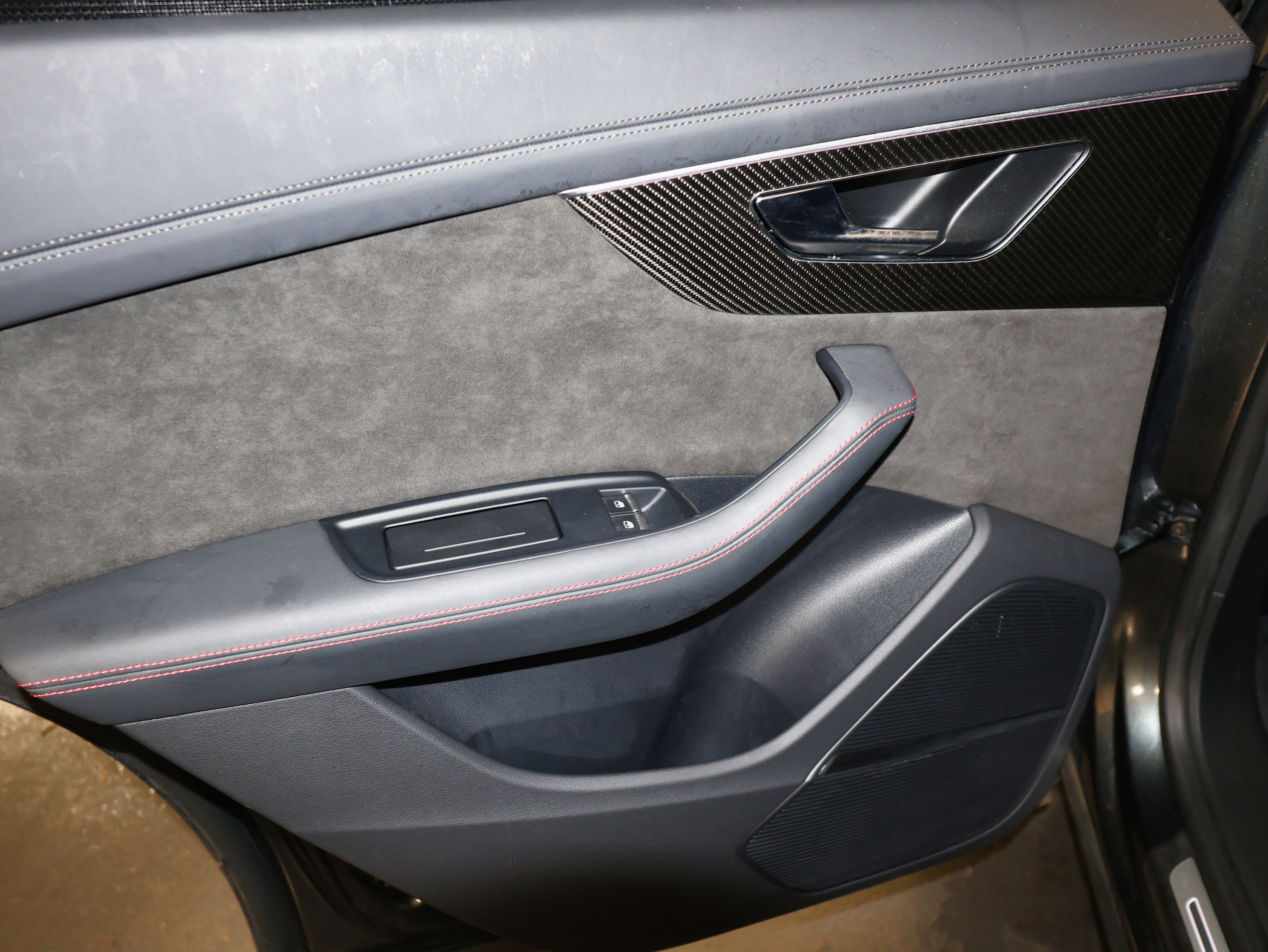 Used 2022 Audi RS Q8 w/ Black Optic Package image 34