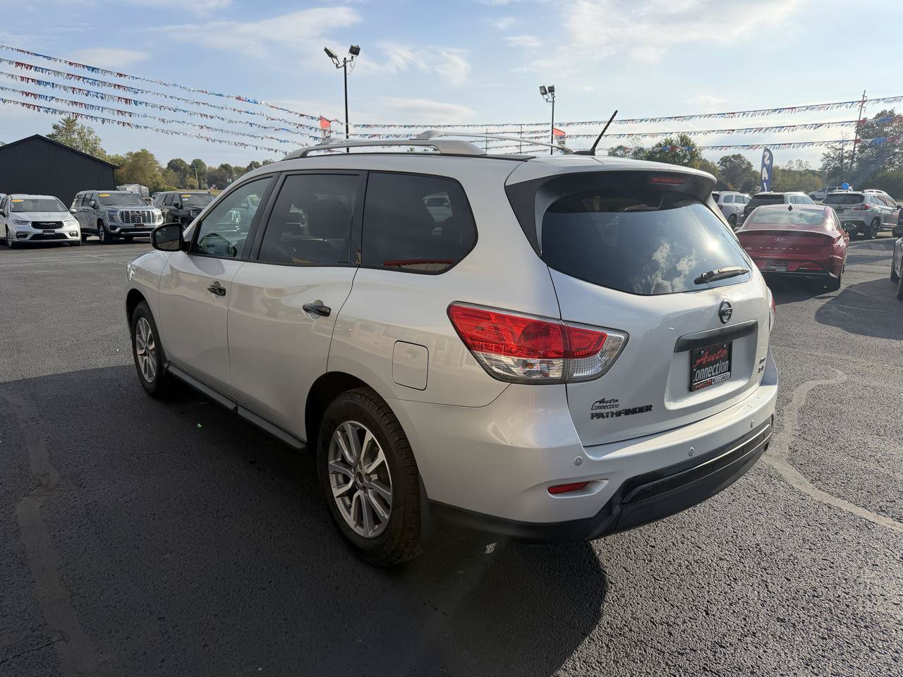 Used 2013 Nissan Pathfinder SV AWD/4WD image 7