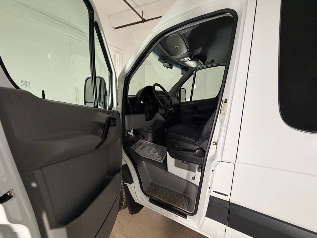 Used 2013 Mercedes-Benz Sprinter 2500 image 10