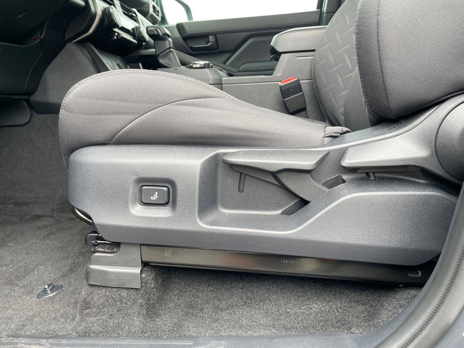 Used 2024 Toyota Tacoma SR AWD/4WD image 18
