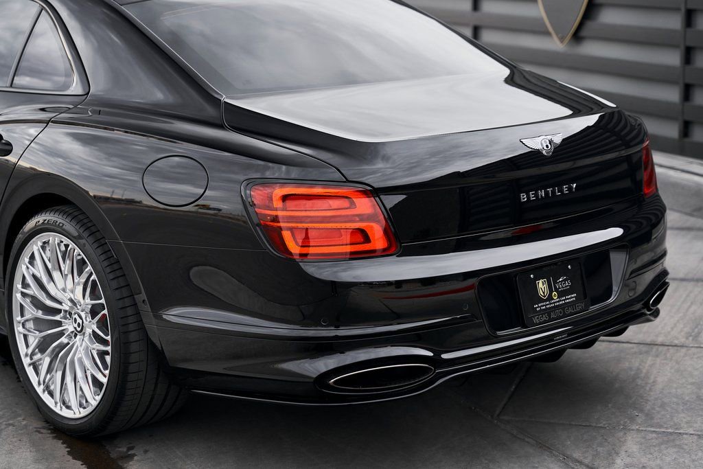 Used 2025 Bentley Flying Spur Plug-In Hybrid image 11