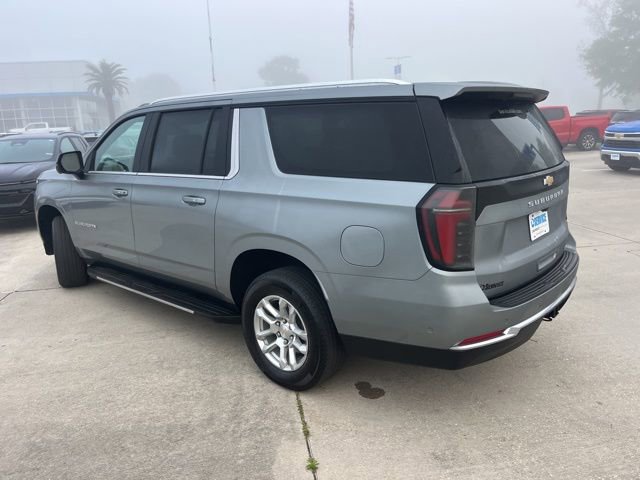 Used 2025 Chevrolet Suburban LT image 4