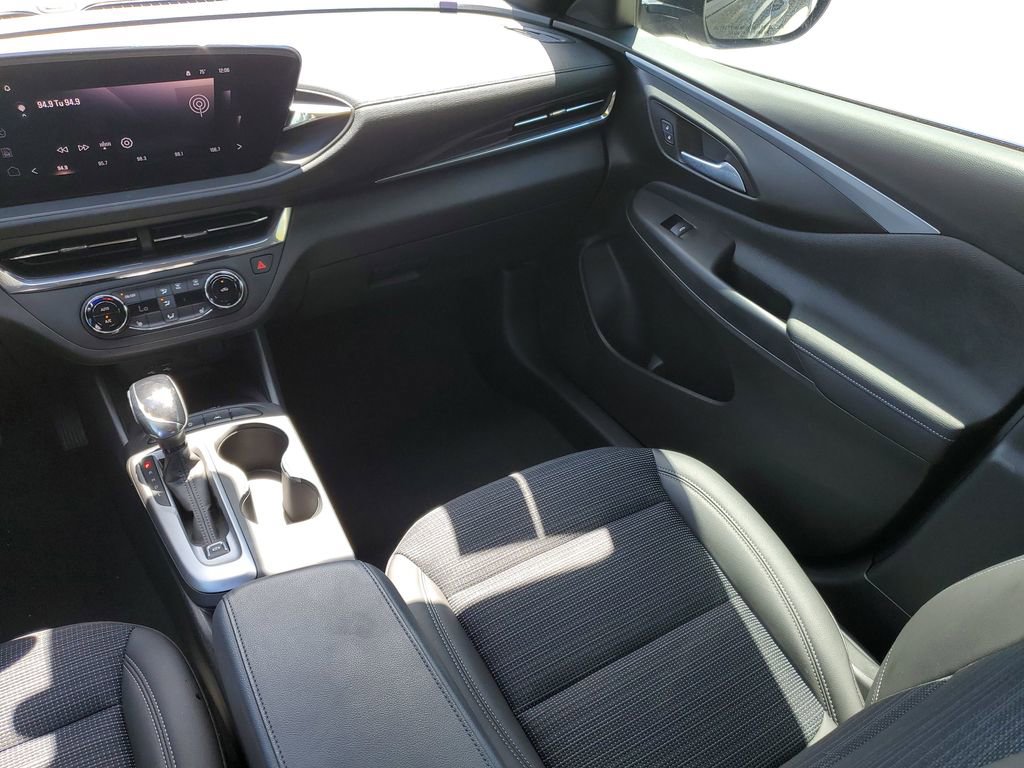 Used 2025 Buick Envista Preferred w/ Convenience I Package FWD image 16