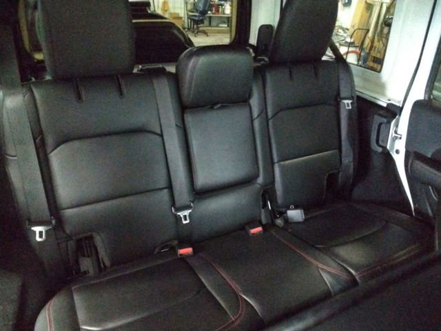 Used 2024 Jeep Wrangler Unlimited Rubicon w/ Convenience Group AWD/4WD image 23