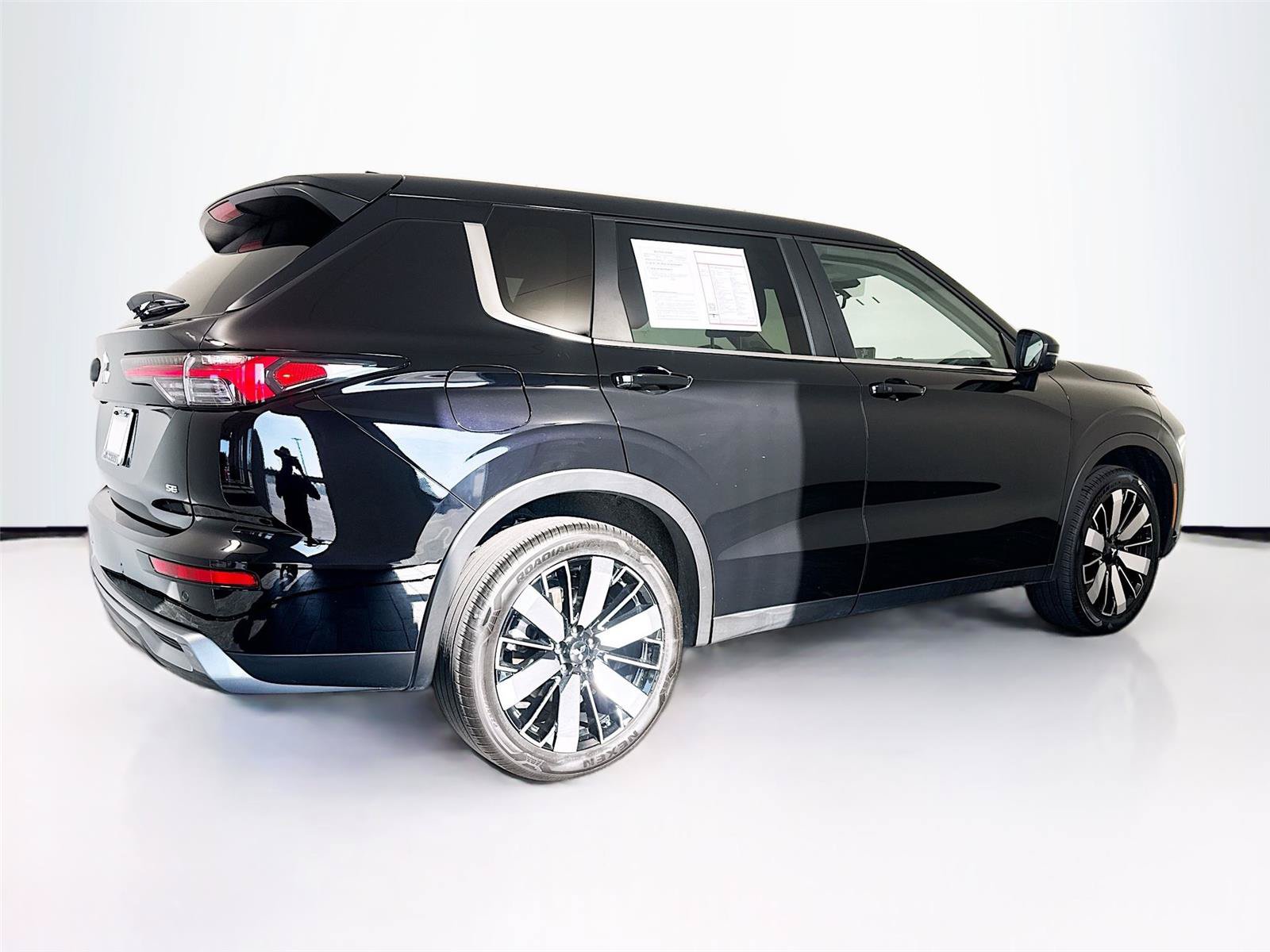 Used 2025 Mitsubishi Outlander SE FWD image 36