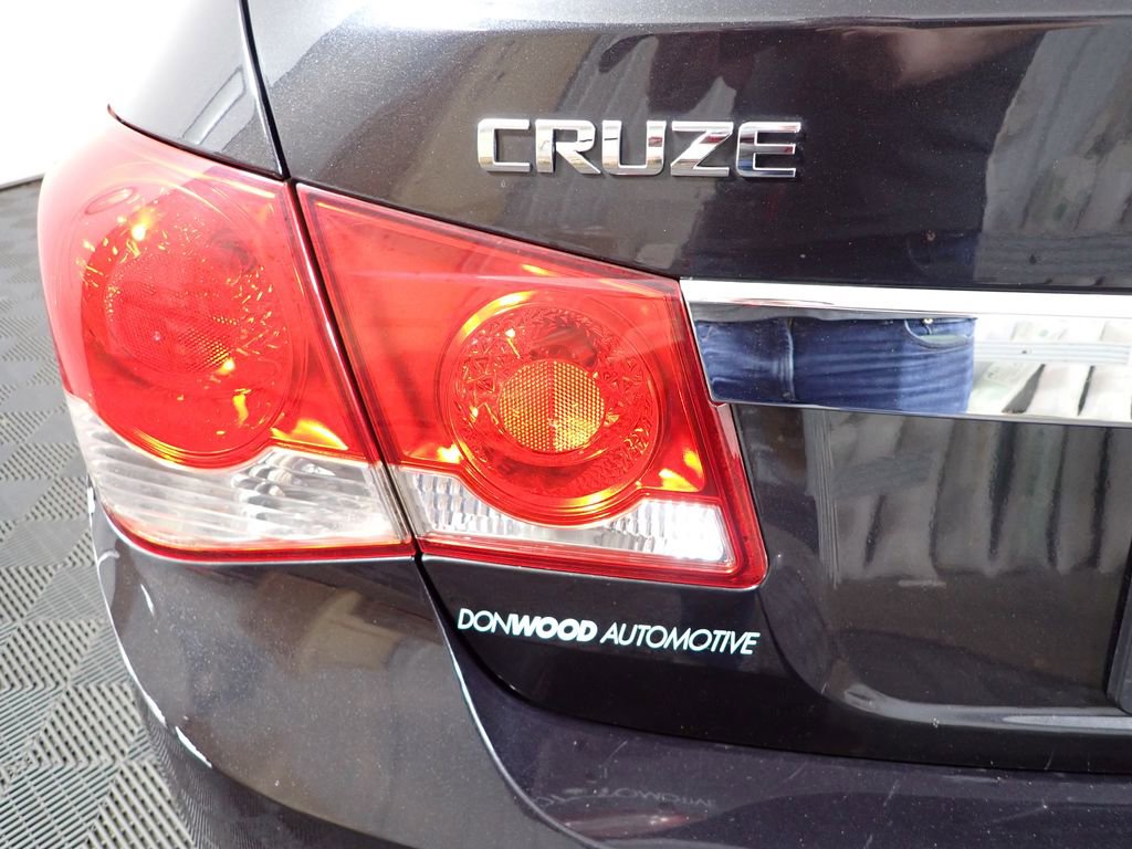 Used 2013 Chevrolet Cruze LS image 18