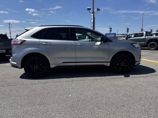 Used 2022 Ford Edge SE w/ Black Appearance Package AWD/4WD image 4