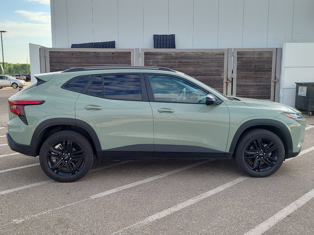 Used 2025 Chevrolet Trax ACTIV w/ Sunroof Package FWD image 7