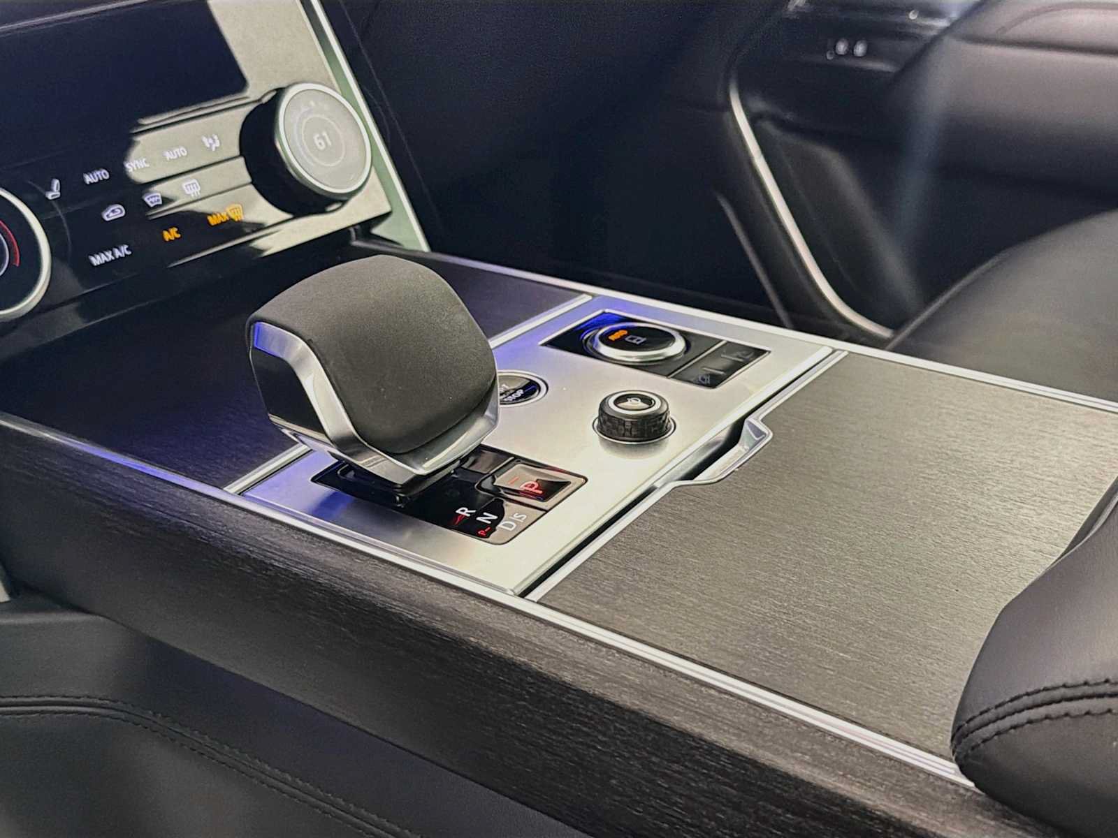 Used 2023 Land Rover Range Rover SE AWD/4WD image 18