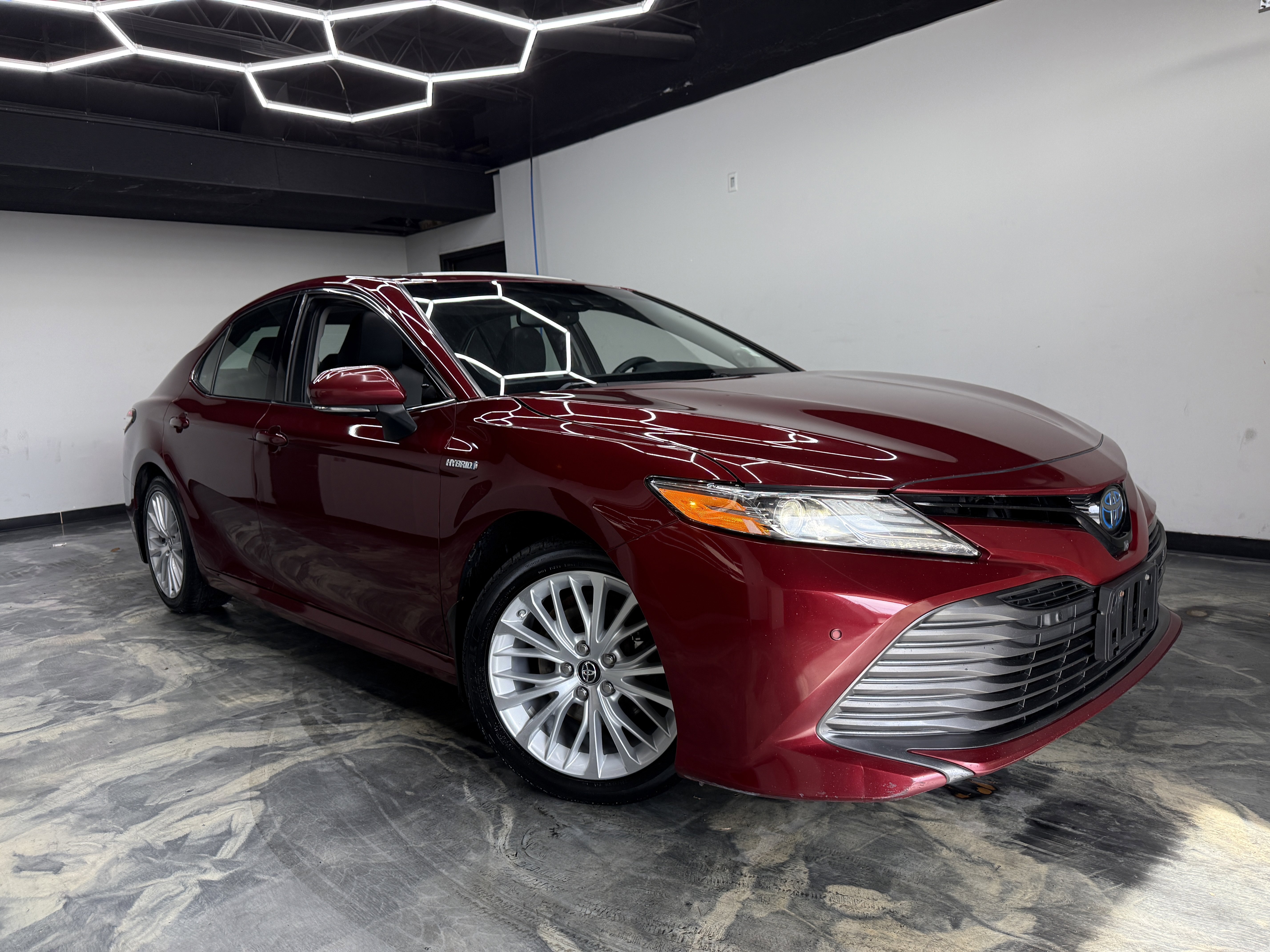 Used 2018 Toyota Camry XLE FWD image 6
