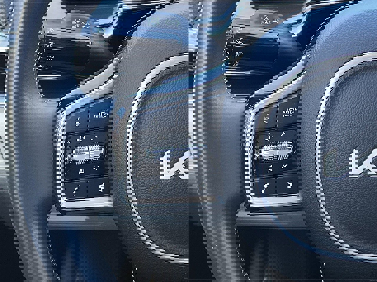 Used 2024 Kia Sorento S w/ Panoramic Sunroof Package image 12