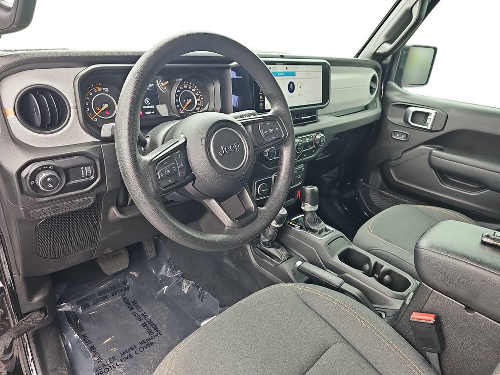 Used 2025 Jeep Gladiator Sport AWD/4WD image 16