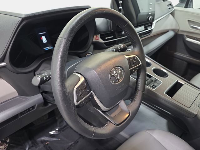Certified 2023 Toyota Sienna XLE AWD/4WD image 12