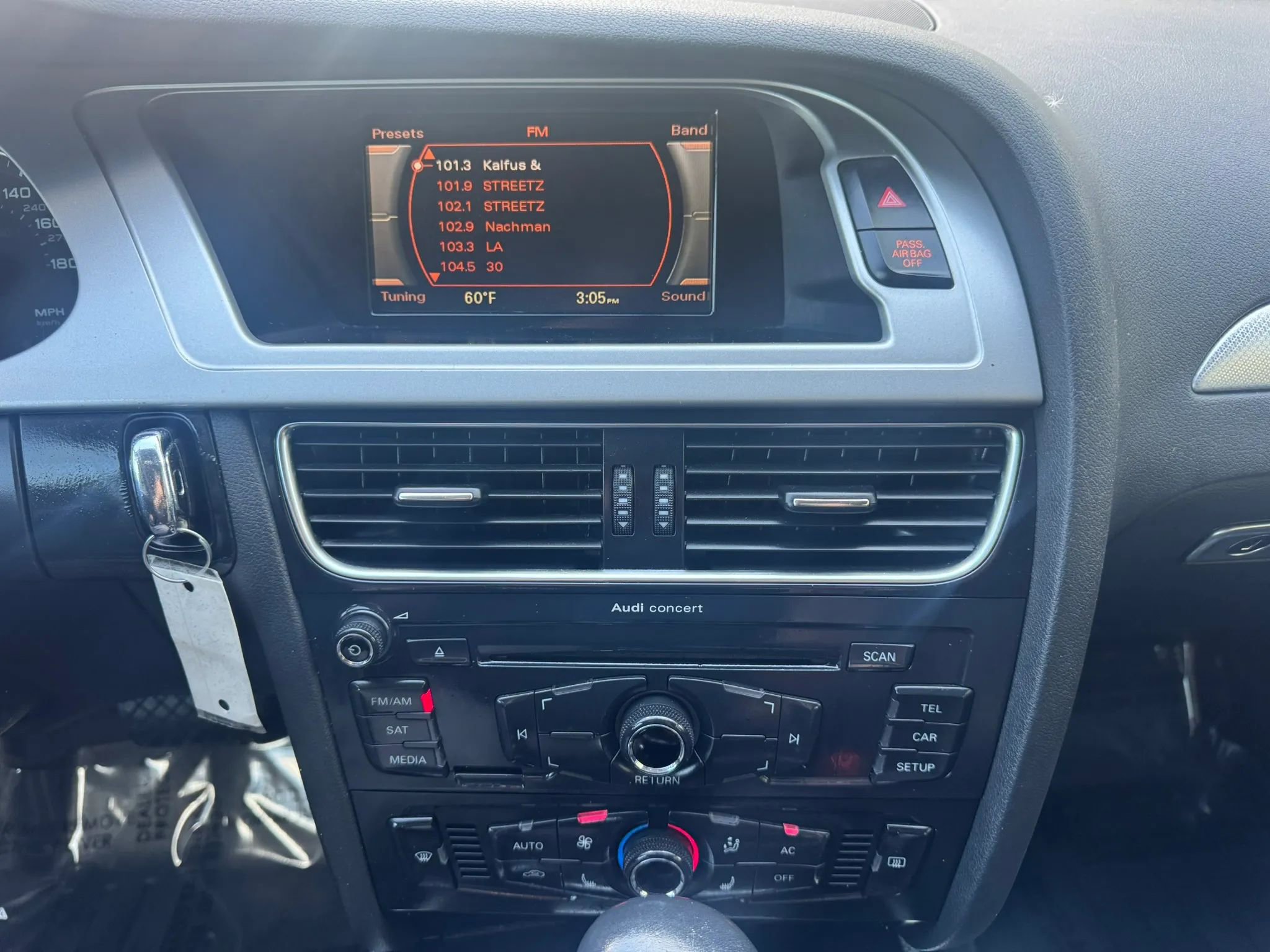 Used 2009 Audi A4 2.0T Premium image 13