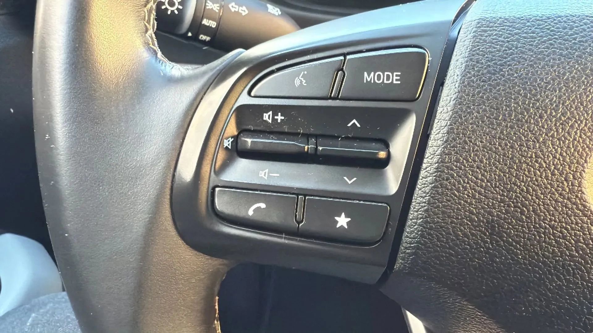 Used 2024 Hyundai Venue SEL image 12