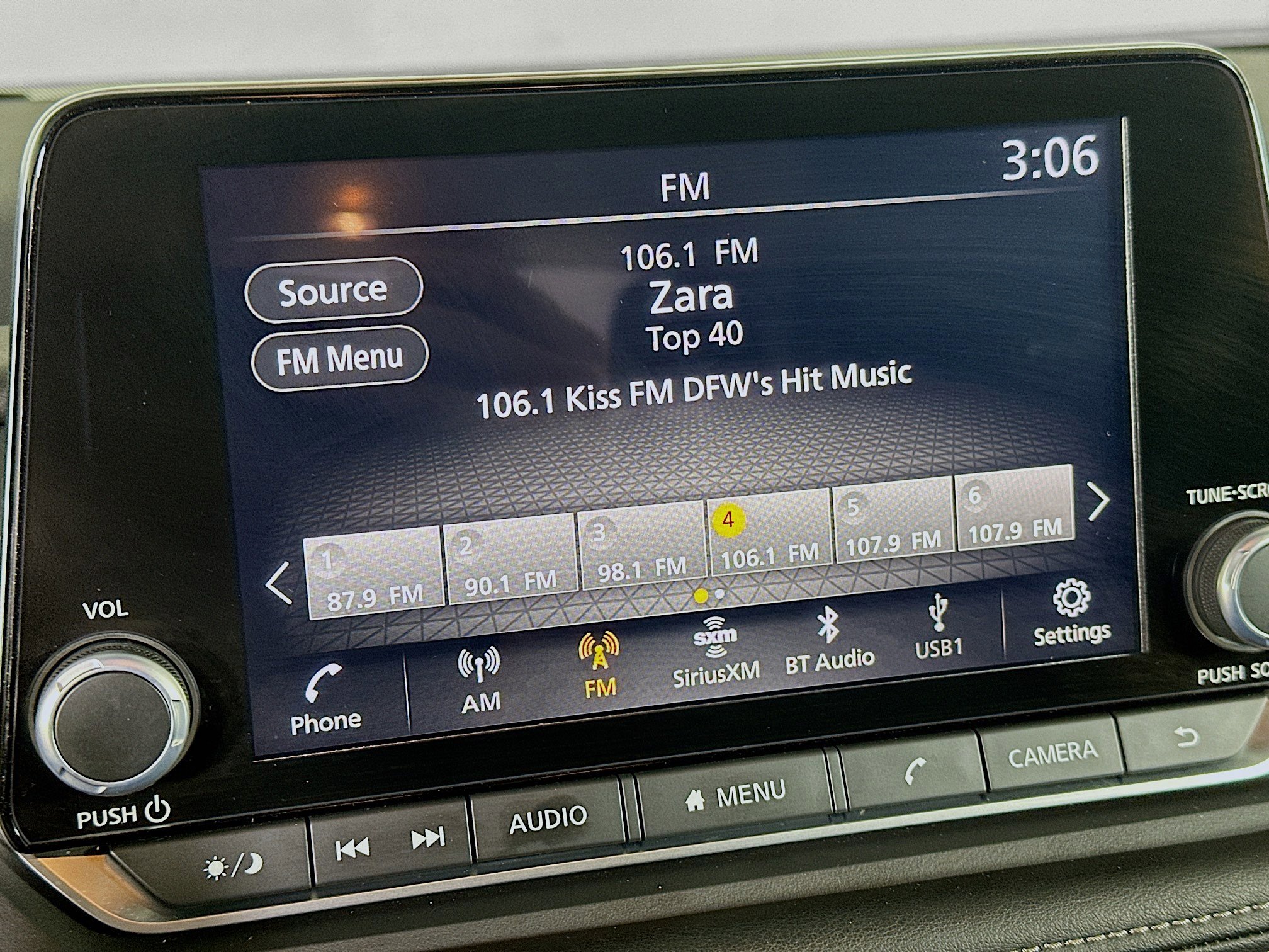 Used 2025 Nissan Rogue SV image 21