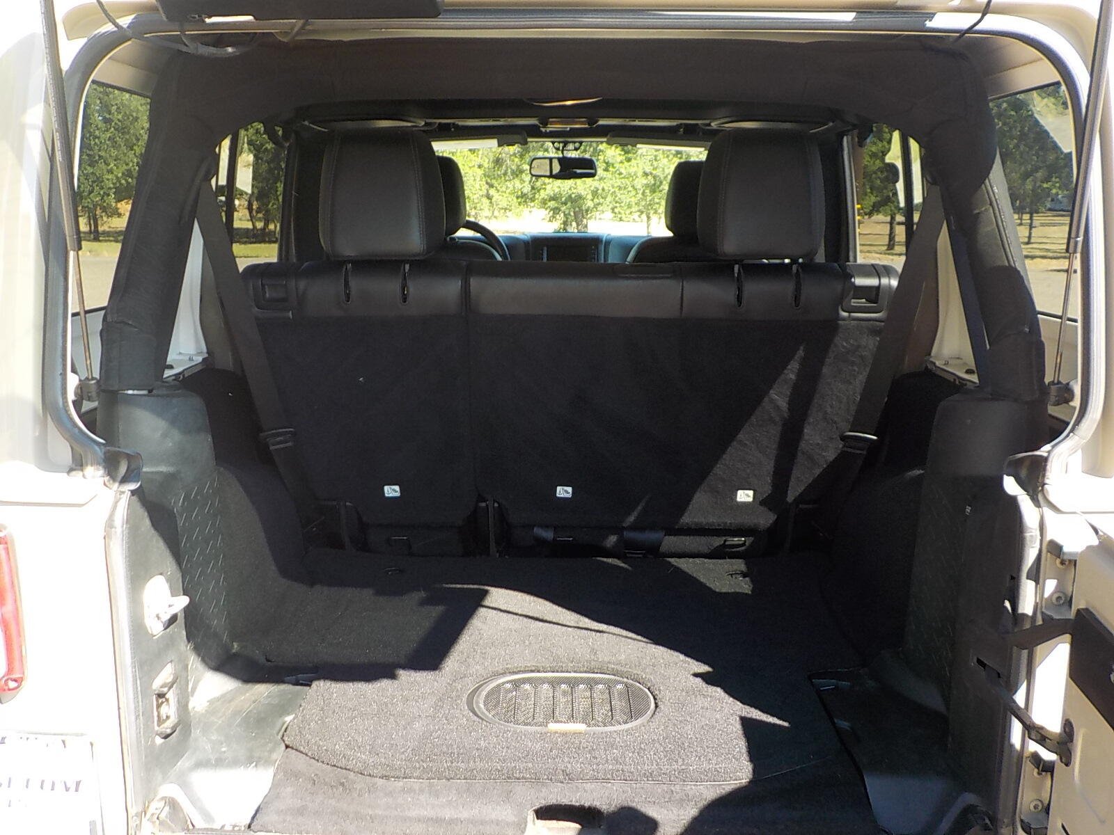 Used 2018 Jeep Wrangler Unlimited Sahara AWD/4WD image 16