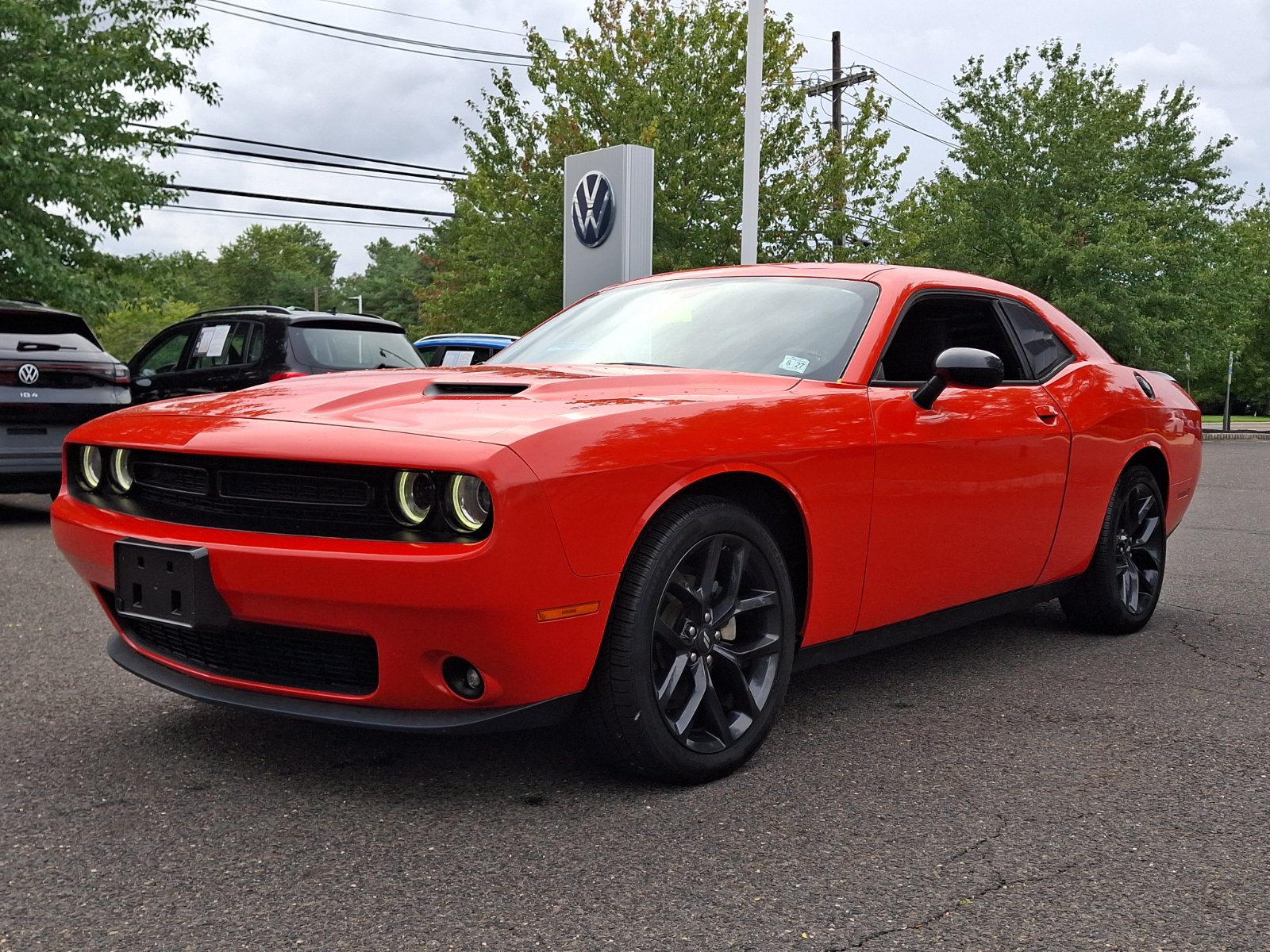 Used 2022 Dodge Challenger SXT w/ Blacktop Package RWD image 3