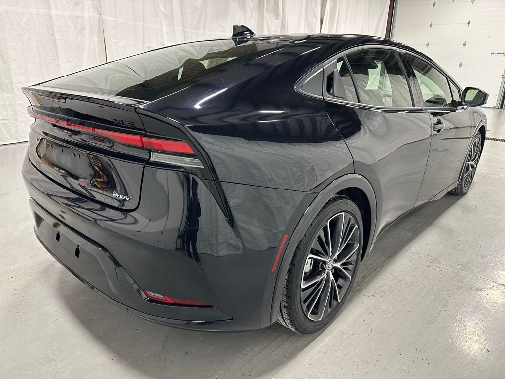 Used 2025 Toyota Prius XLE image 7