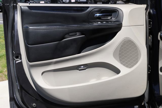 Used 2017 Dodge Grand Caravan SXT image 15