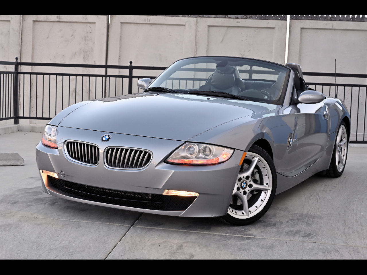 Used 2006 BMW Z4 3.0si RWD image 1
