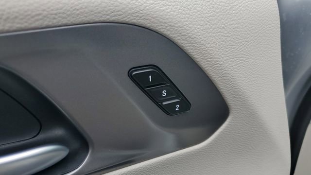 Certified 2024 Chrysler Pacifica Touring-L image 6