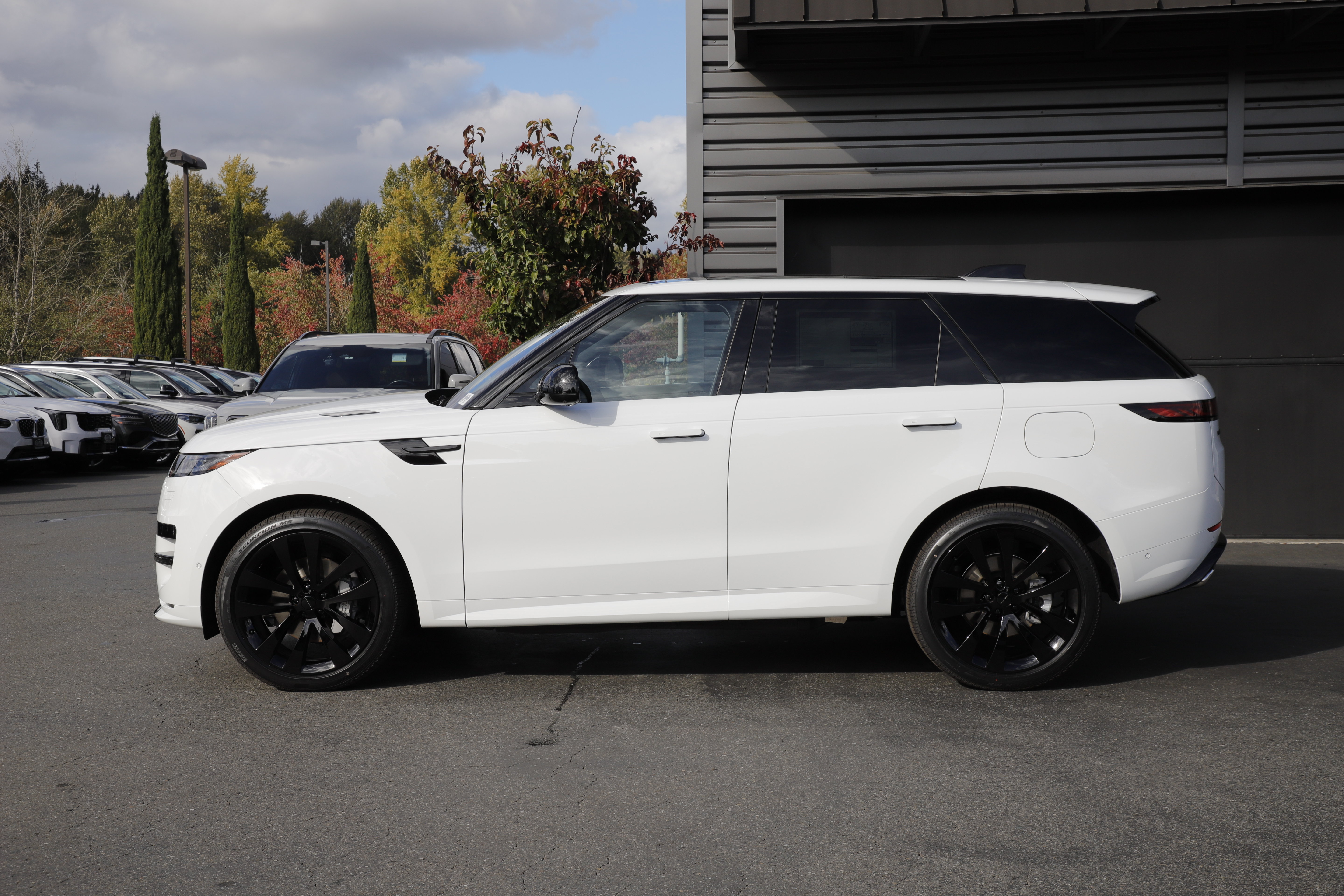 New 2026 Land Rover Range Rover Sport Dynamic SE AWD/4WD image 5