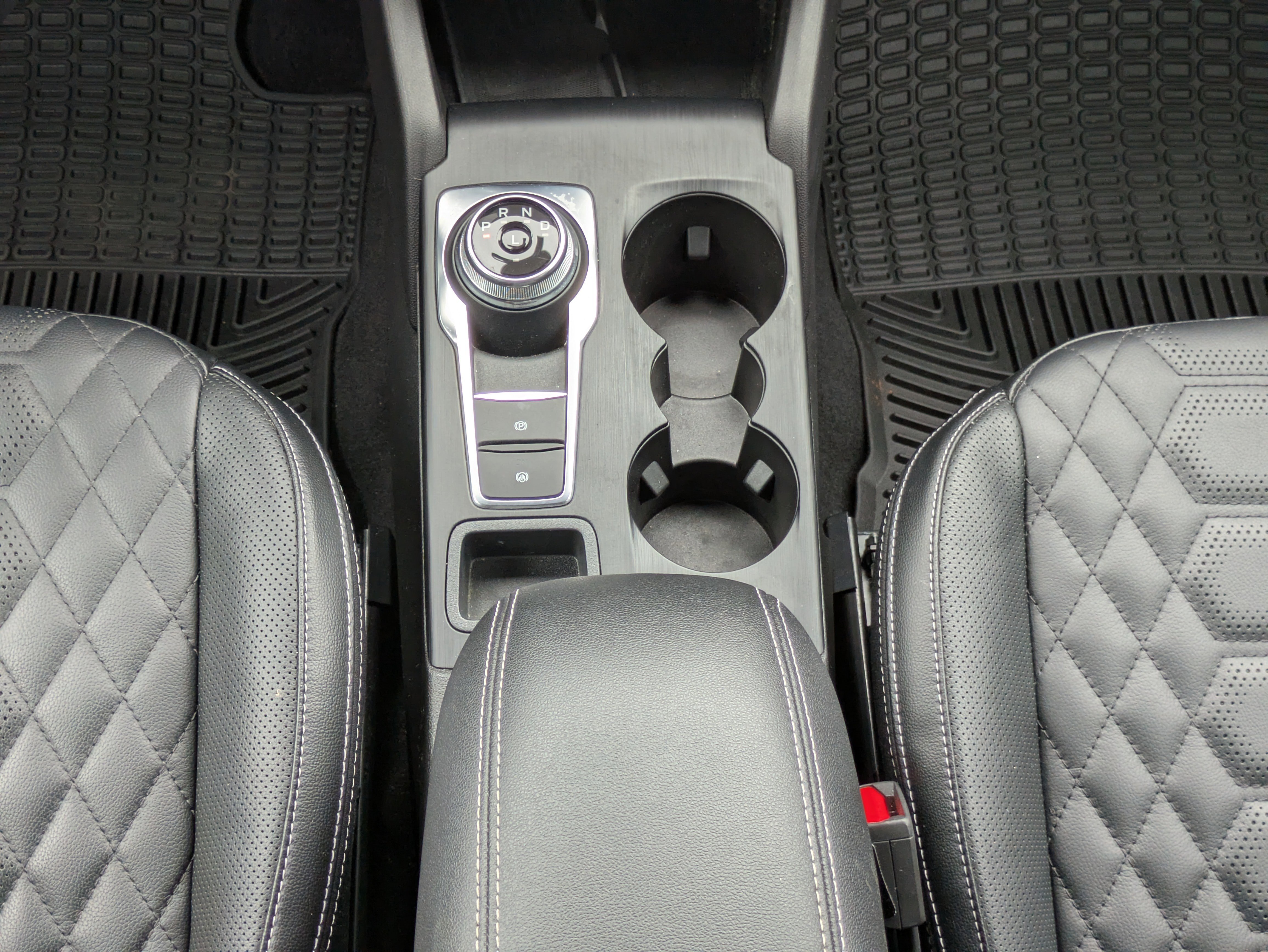 Used 2024 Ford Escape Platinum w/ Premium Technology Package image 17