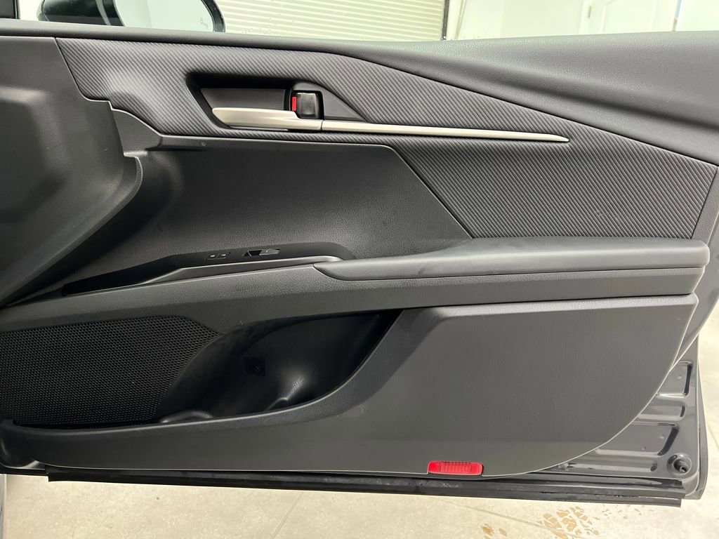 Used 2025 Toyota Camry SE FWD image 21
