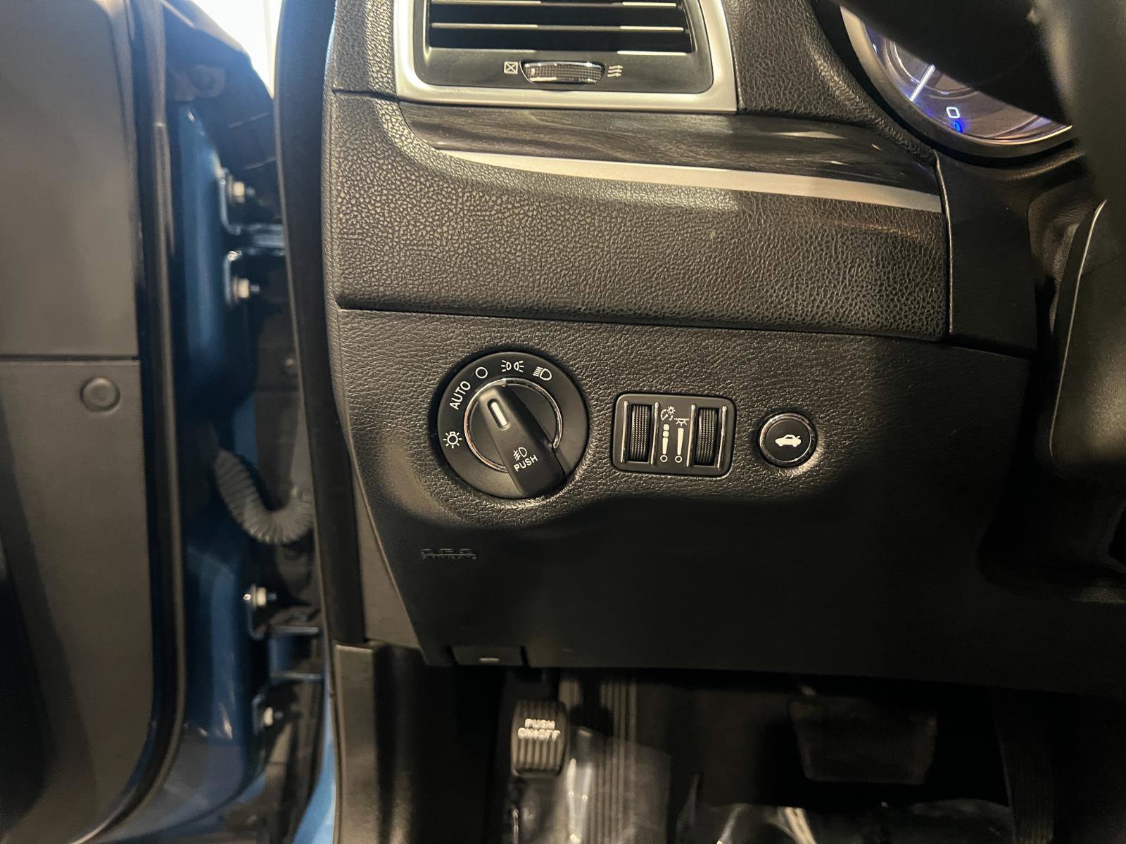 Used 2022 Chrysler 300 Touring L image 15