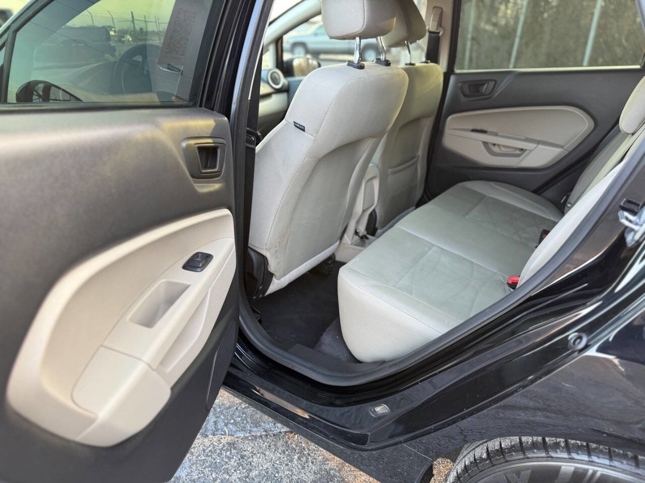 Used 2018 Ford Fiesta SE image 10