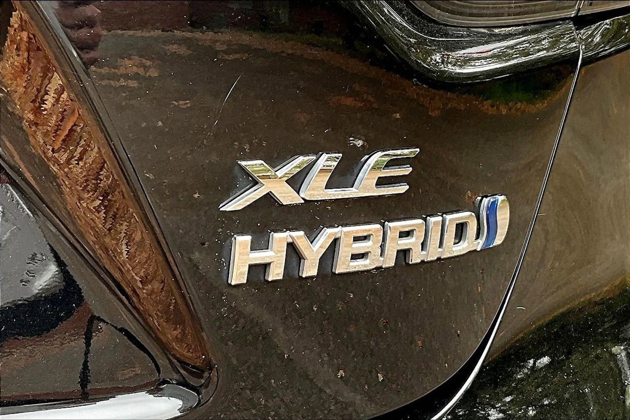 Used 2024 Toyota Corolla XLE FWD image 21