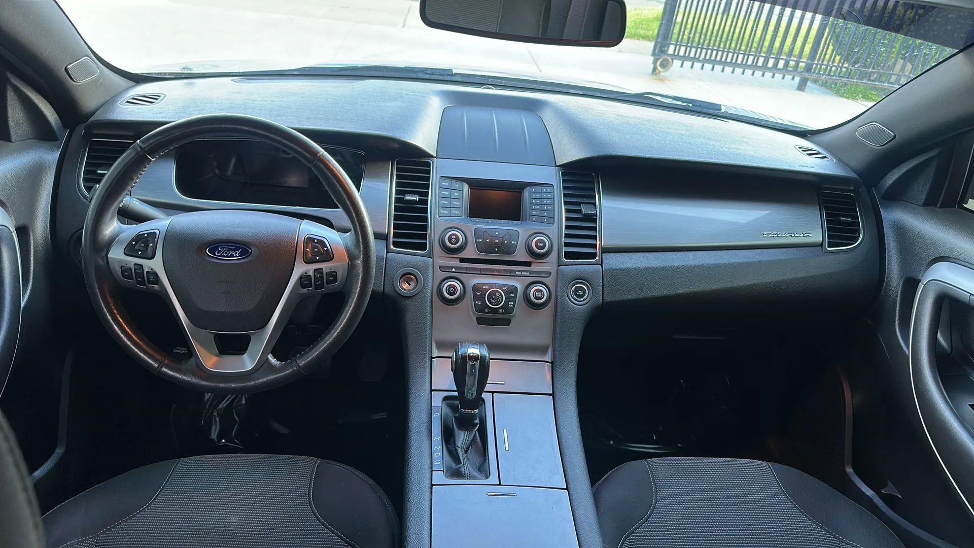 Used 2015 Ford Taurus SEL image 13