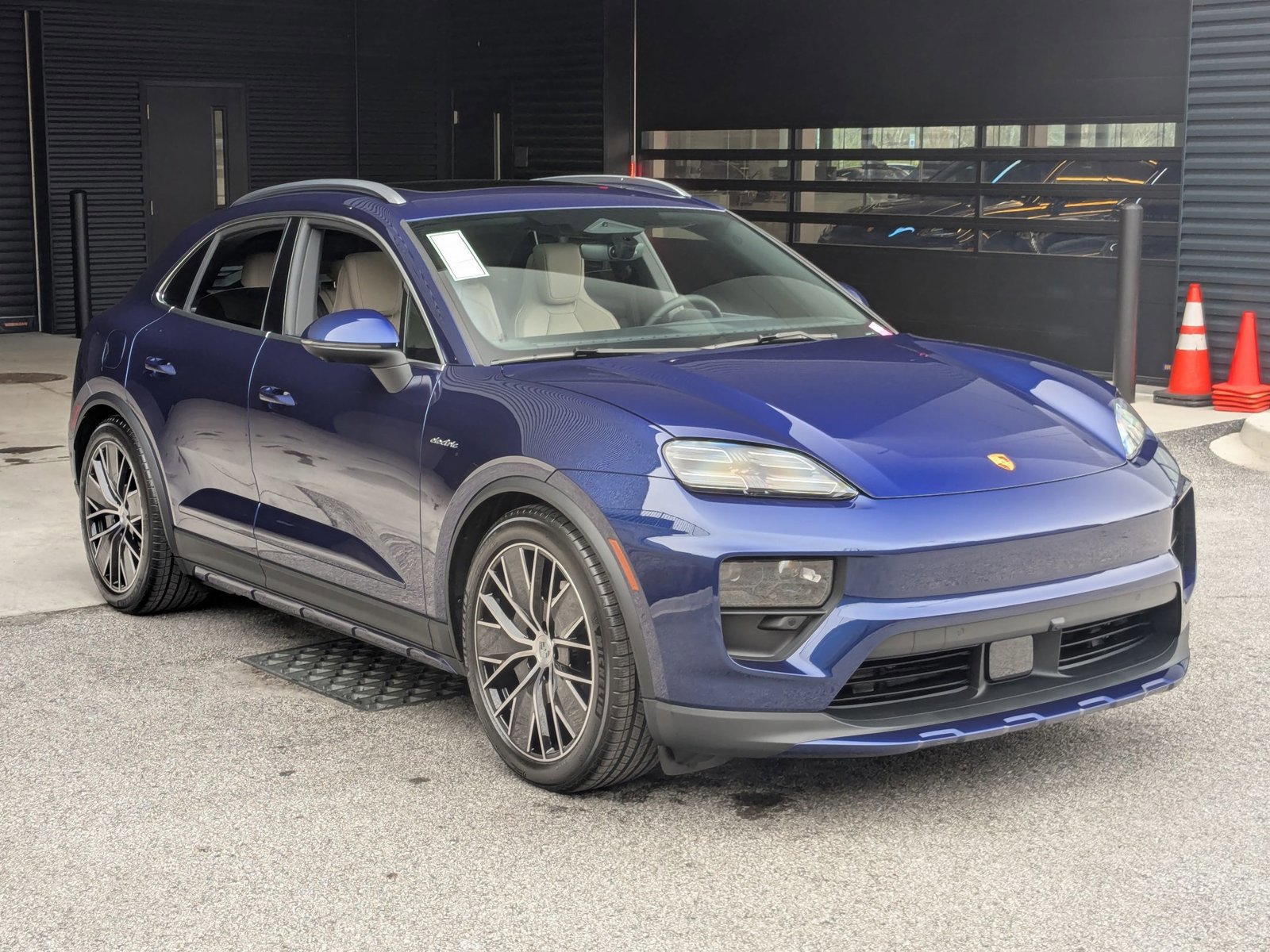 New 2026 Porsche Macan 4 Electric AWD/4WD image 7