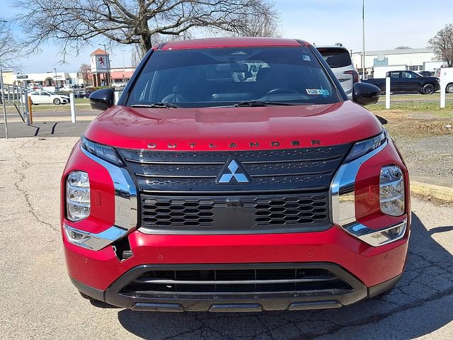 Used 2023 Mitsubishi Outlander SE Black Edition image 2